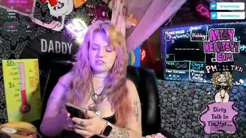 ArtsyHeartsyy online show from April 30, 2026, 1:34 am