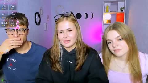 ash_raven_ online show from September 19, 2025, 7:58 pm
