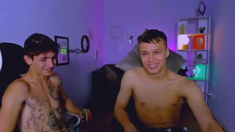 ash_raven_ online show from October 4, 2025, 2:31 am