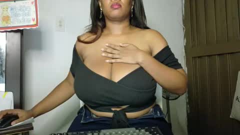 ashanty_1012 online show from April 11, 2026, 10:25 pm