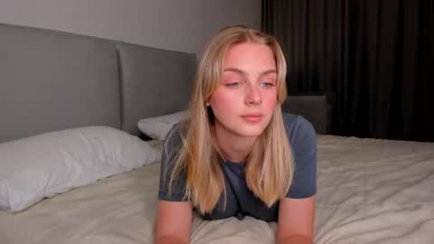 Snapshot of ashbunny_ chatting on August 1, 2026, 5:45 pm your pretty Ashley online show from August 1, 2026, 5:45 pm
