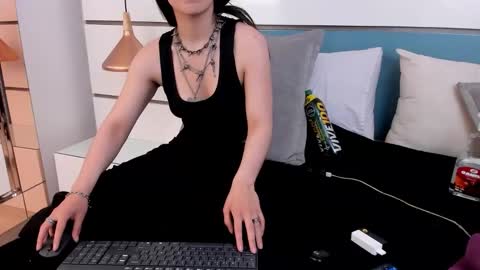 Ashkoreh online show from November 22, 2025, 9:47 pm