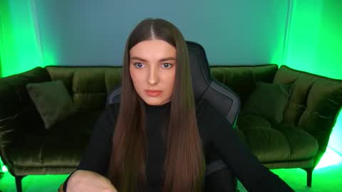 ashleybaee online show from October 29, 2025, 1:02 pm