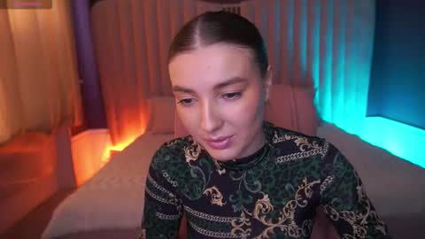 ashleybaee online show from October 31, 2025, 7:20 am