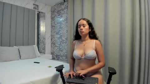 Snapshot of ashleyhorny4u_ chatting on October 21, 2025, 9:37 pm Ashley online show from October 21, 2025, 9:37 pm