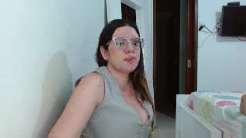 Snapshot of ashlymoon chatting on May 16, 2026, 12:18 am AshlyMoon online show from May 16, 2026, 12:18 am