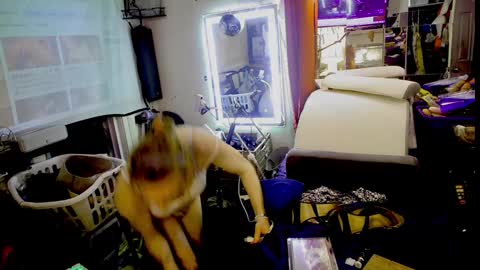 Snapshot of ashmomo chatting on December 11, 2024, 6:25 am ashmomo online show from December 11, 2024, 6:25 am