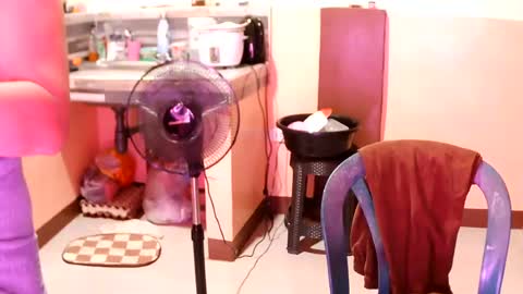 Snapshot of asian_kweenv chatting on July 28, 2026, 3:21 pm Alex online show from July 28, 2026, 3:21 pm