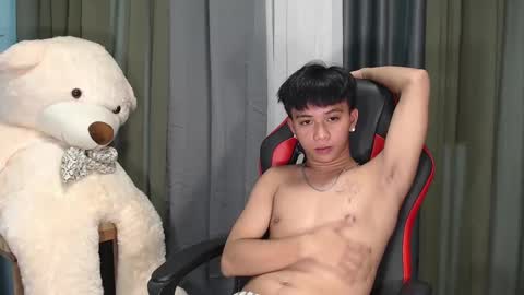 Snapshot of asianhunk_zam chatting on December 13, 2024, 1:44 pm Zam online show from December 13, 2024, 1:44 pm