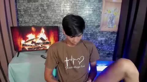 Snapshot of asianplayboyx chatting on November 5, 2025, 4:40 pm mark online show from November 5, 2025, 4:40 pm