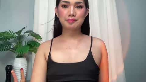 Snapshot of asiansweet_lily chatting on June 26, 2026, 10:52 am Lily online show from June 26, 2026, 10:52 am