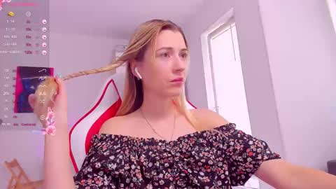 Caroline online show from September 9, 2025, 9:42 am