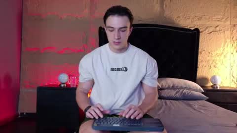 Snapshot of aslanfox_ chatting on June 15, 2026, 12:13 am Aslan online show from June 15, 2026, 12:13 am