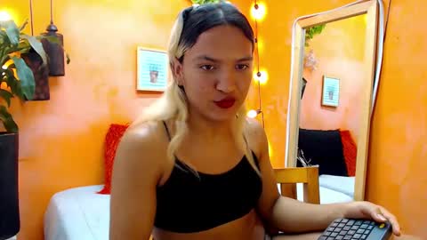 Snapshot of aslyhernandez chatting on January 8, 2025, 3:07 pm ASLY online show from January 8, 2025, 3:07 pm