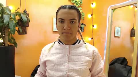 Snapshot of aslyhernandez chatting on January 20, 2025, 11:45 am ASLY online show from January 20, 2025, 11:45 am