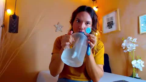 Snapshot of aslyhernandez chatting on September 22, 2025, 12:40 pm ASLY online show from September 22, 2025, 12:40 pm