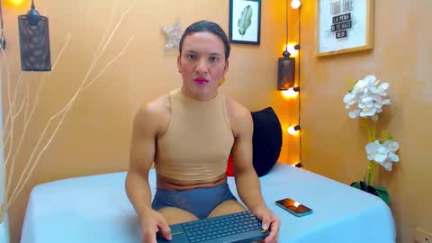 Snapshot of aslyhernandez chatting on September 26, 2025, 11:58 am ASLY online show from September 26, 2025, 11:58 am