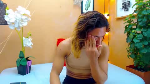 Snapshot of aslyhernandez chatting on October 18, 2025, 1:12 pm ASLY online show from October 18, 2025, 1:12 pm