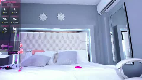 A S L Y   S A N D E R online show from October 31, 2025, 4:35 am