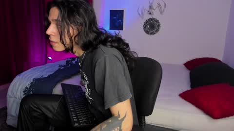 asmodeuszz online show from January 24, 2025, 7:19 am