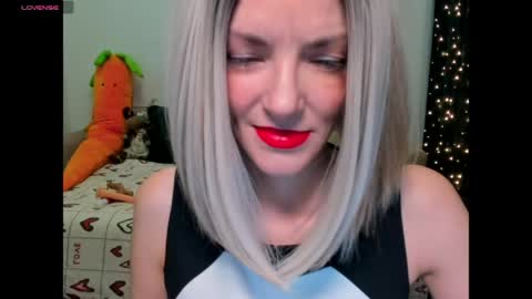 Snapshot of asteris_stella chatting on May 2, 2026, 9:20 pm Asteris online show from May 2, 2026, 9:20 pm