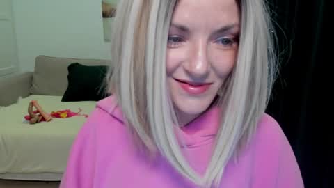 Snapshot of asteris_stella chatting on June 17, 2026, 7:04 pm Asteris online show from June 17, 2026, 7:04 pm