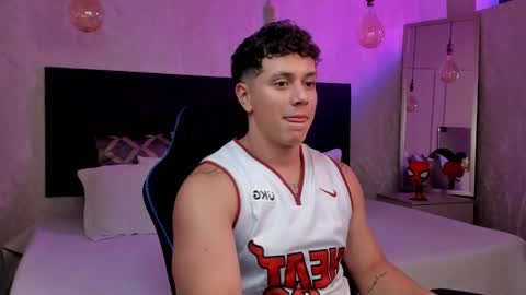 astonhills online show from April 11, 2026, 3:33 am