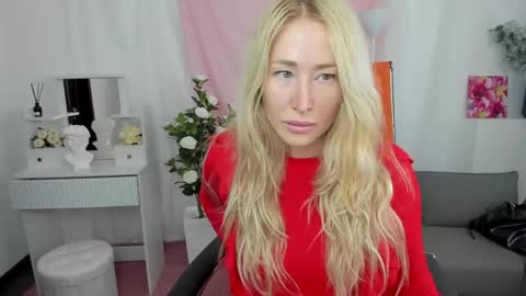 astramonroe online show from April 19, 2026, 7:18 am