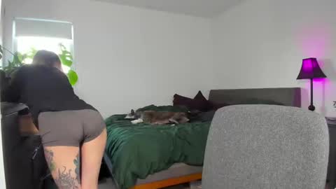 Snapshot of astridluxe chatting on January 6, 2025, 8:18 pm Astrid Luxe online show from January 6, 2025, 8:18 pm