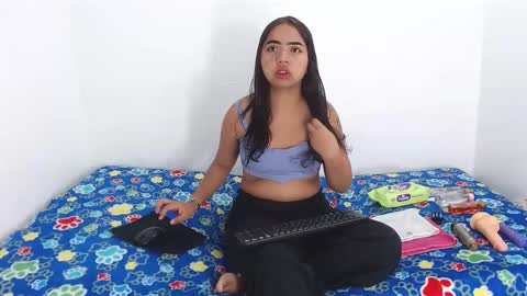Snapshot of astridvagina18 chatting on December 31, 2024, 12:04 pm ASTRID online show from December 31, 2024, 12:04 pm