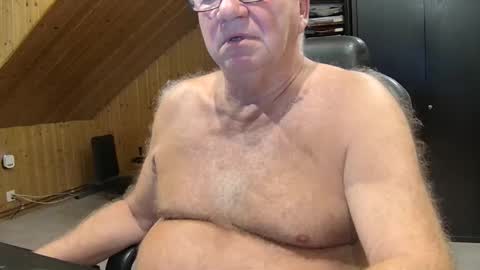 asusandy online show from September 10, 2025, 10:21 pm