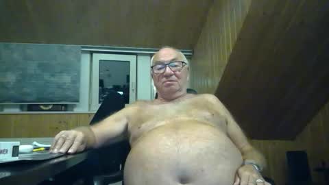 asusandy online show from September 20, 2025, 12:33 am