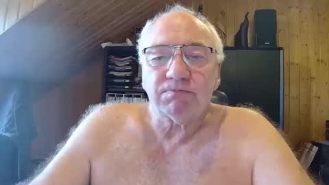 Snapshot of asusandy chatting on May 11, 2026, 8:20 am asusandy online show from May 11, 2026, 8:20 am