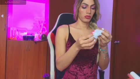 Snapshot of atenea_fit chatting on May 6, 2026, 4:12 pm atenea_fit online show from May 6, 2026, 4:12 pm