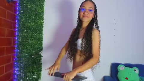 Snapshot of athenea_03 chatting on June 4, 2026, 6:52 am Athenea online show from June 4, 2026, 6:52 am