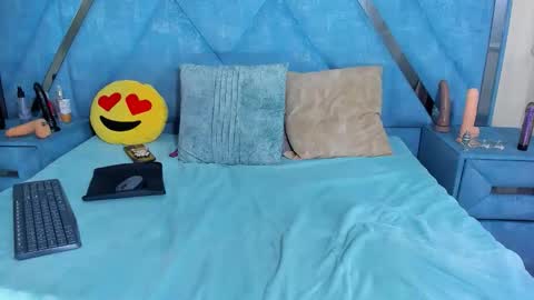 Monii Yi online show from February 28, 2026, 7:09 am