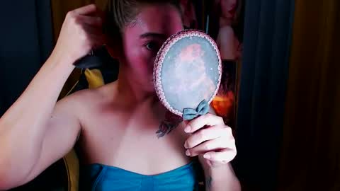 Snapshot of aurakharisma_xx chatting on March 11, 2026, 6:19 am Miss awra online show from March 11, 2026, 6:19 am