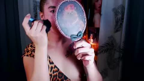 Snapshot of aurakharisma_xx chatting on March 24, 2026, 6:18 am Miss awra online show from March 24, 2026, 6:18 am