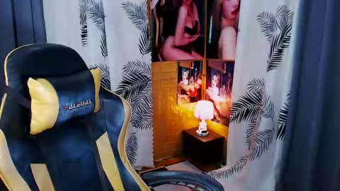 Snapshot of aurakharisma_xx chatting on March 27, 2026, 3:56 pm Miss awra online show from March 27, 2026, 3:56 pm