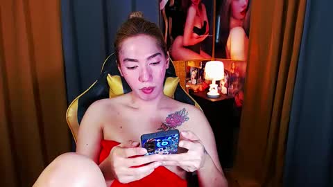 Snapshot of aurakharisma_xx chatting on April 8, 2026, 6:13 am Miss awra online show from April 8, 2026, 6:13 am