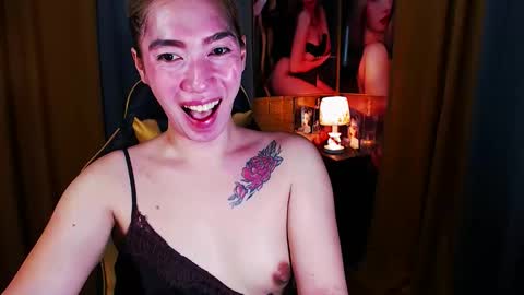 Snapshot of aurakharisma_xx chatting on April 10, 2026, 5:45 am Miss awra online show from April 10, 2026, 5:45 am