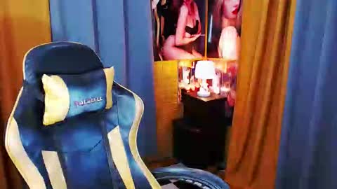 Snapshot of aurakharisma_xx chatting on April 11, 2026, 7:45 am Miss awra online show from April 11, 2026, 7:45 am