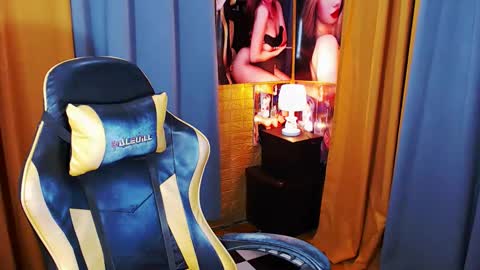 Snapshot of aurakharisma_xx chatting on April 14, 2026, 6:30 am Miss awra online show from April 14, 2026, 6:30 am