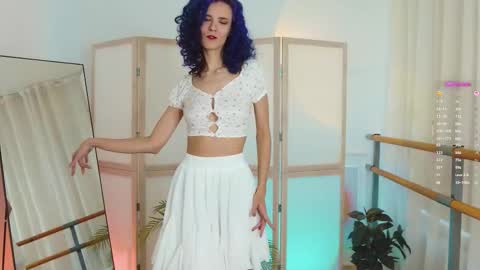 Lana online show from October 6, 2025, 6:44 am