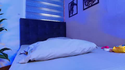 Snapshot of auralis_lux chatting on July 20, 2026, 8:00 pm auralis_lux online show from July 20, 2026, 8:00 pm