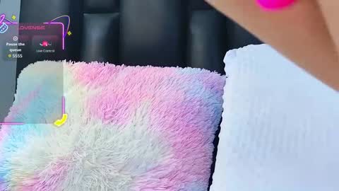 Aura online show from November 22, 2025, 7:13 pm