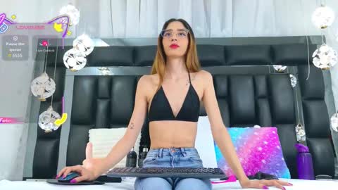 Aura online show from December 20, 2025, 6:59 pm