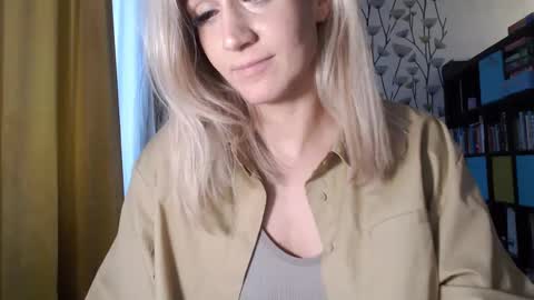 Snapshot of aurelyie chatting on December 11, 2024, 11:19 am Aurelyie online show from December 11, 2024, 11:19 am