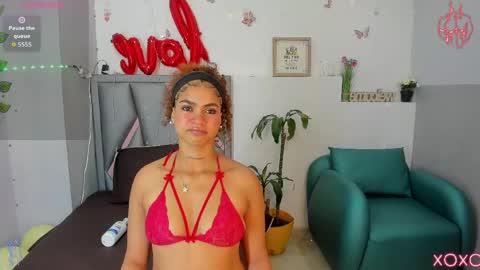 aurora_blackmont online show from May 22, 2026, 10:43 am