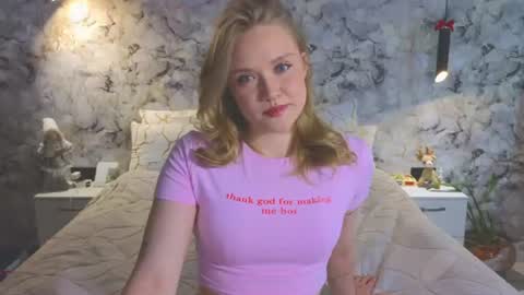 Snapshot of aurora_golden chatting on June 16, 2026, 6:27 am Kate online show from June 16, 2026, 6:27 am